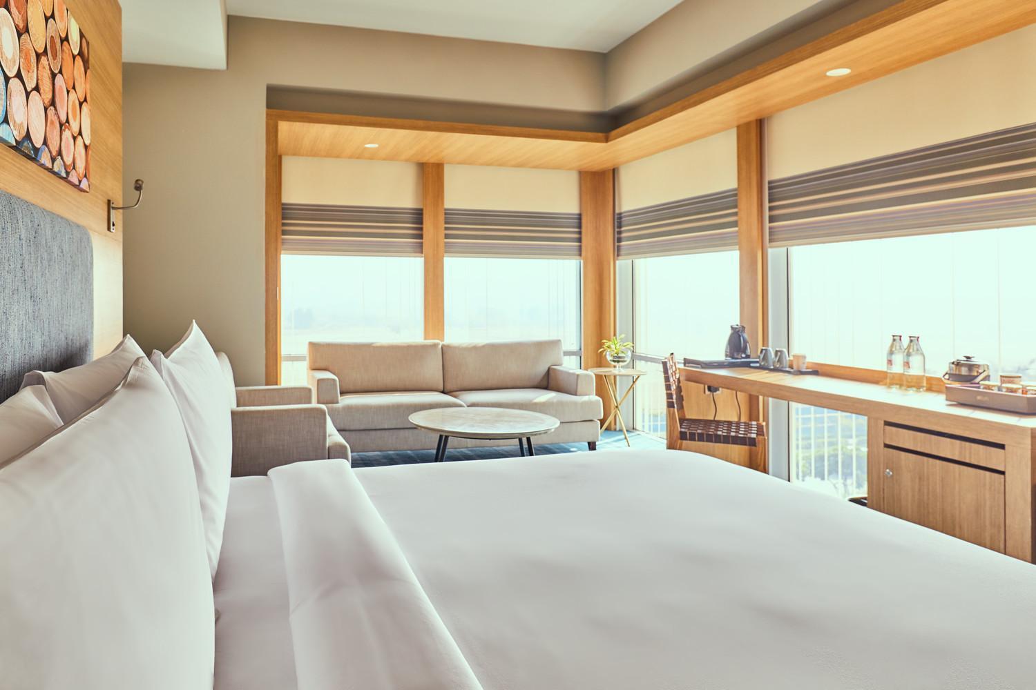 1 King Bed City View Studio on F&B SPA