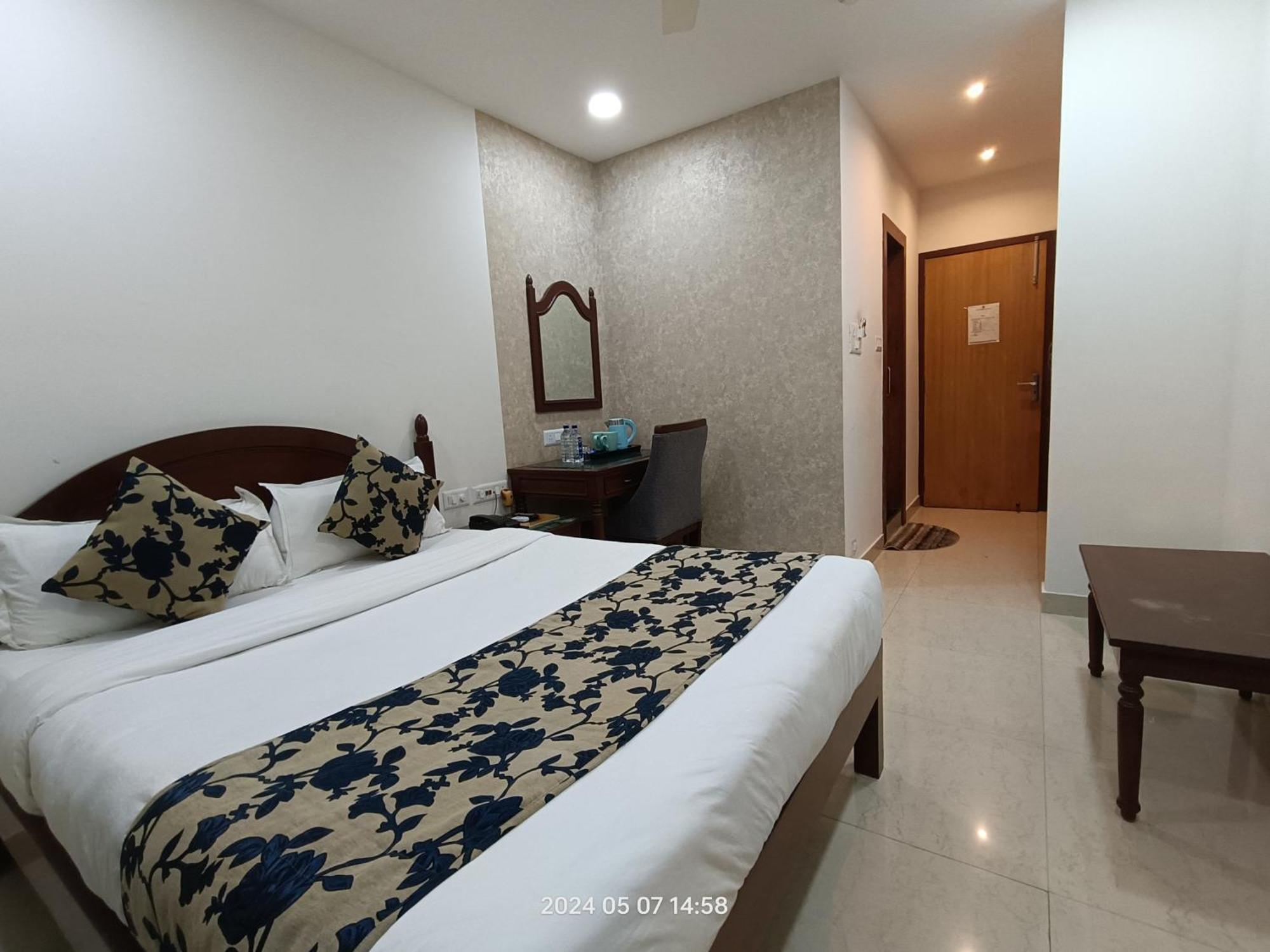 Deluxe Queen Room
