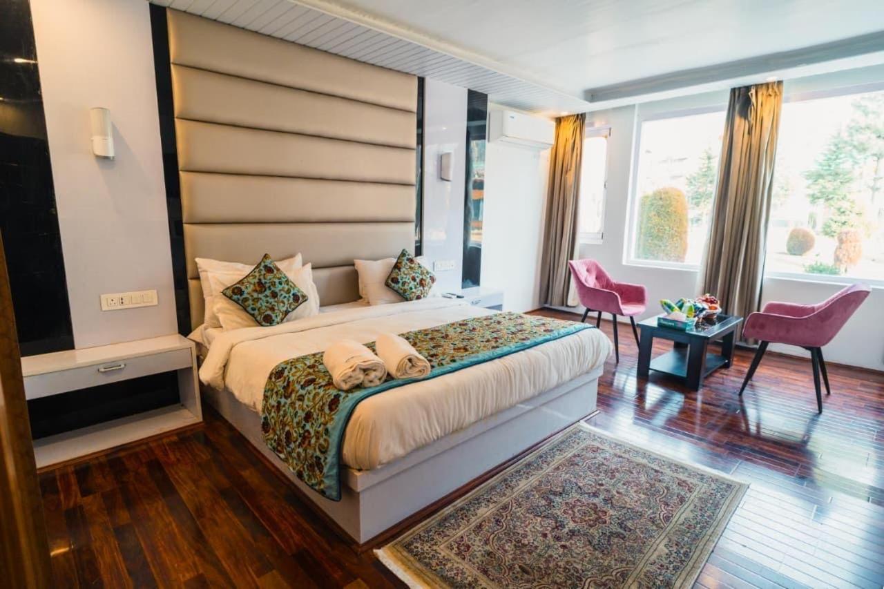 Deluxe King Room