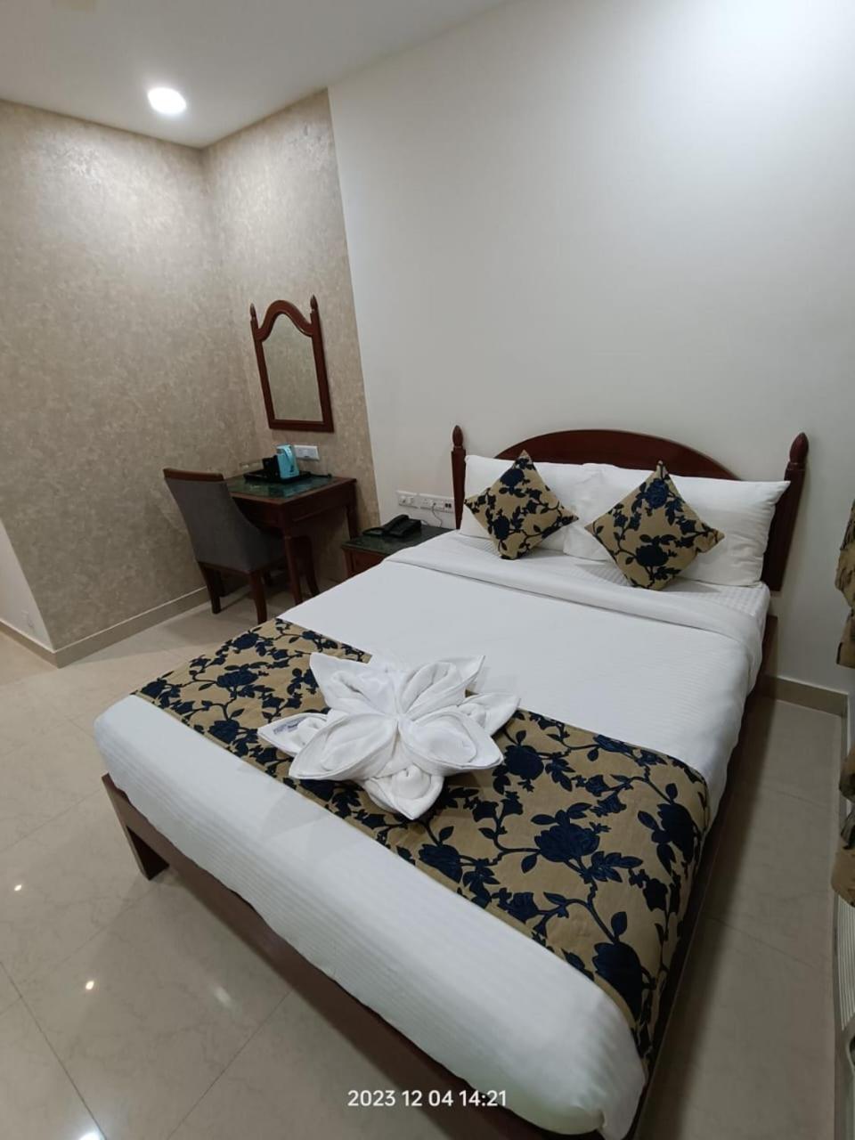 Deluxe Queen Room