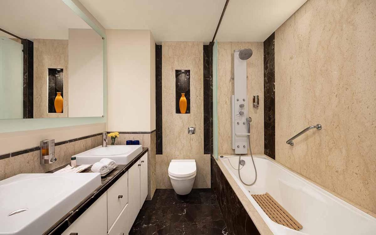 Deluxe Twin Room on Food & Beverages complimentary session of Steam Sauna Bath