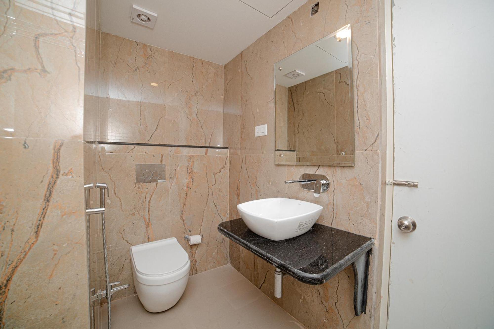 Deluxe Double Room with 10% off on Two-way Airport/Railway/Bus Transfer and 20% Off on Laundry service for upto 2 clothing items