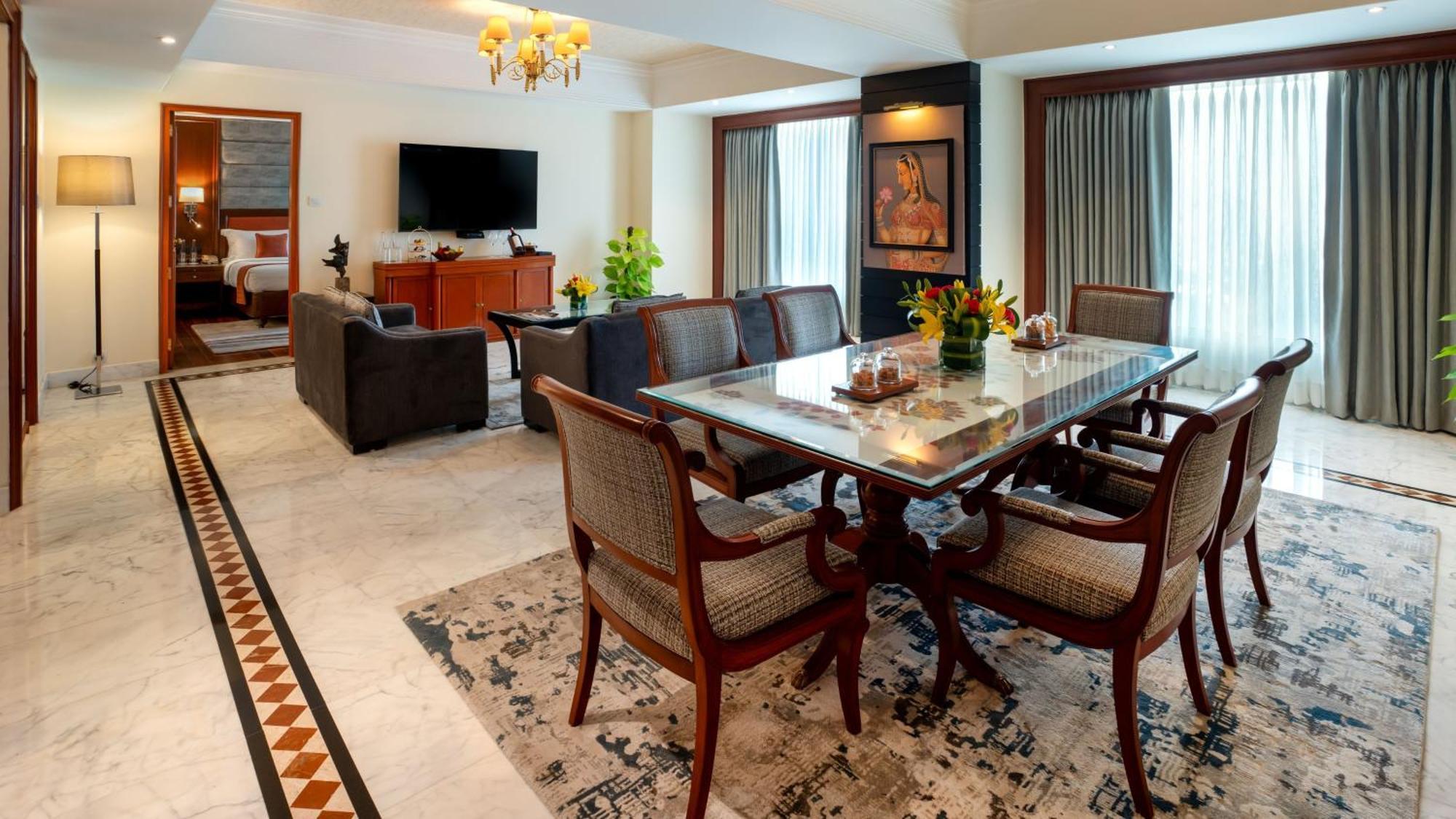 One-Bedroom Suite with Jetted Bath