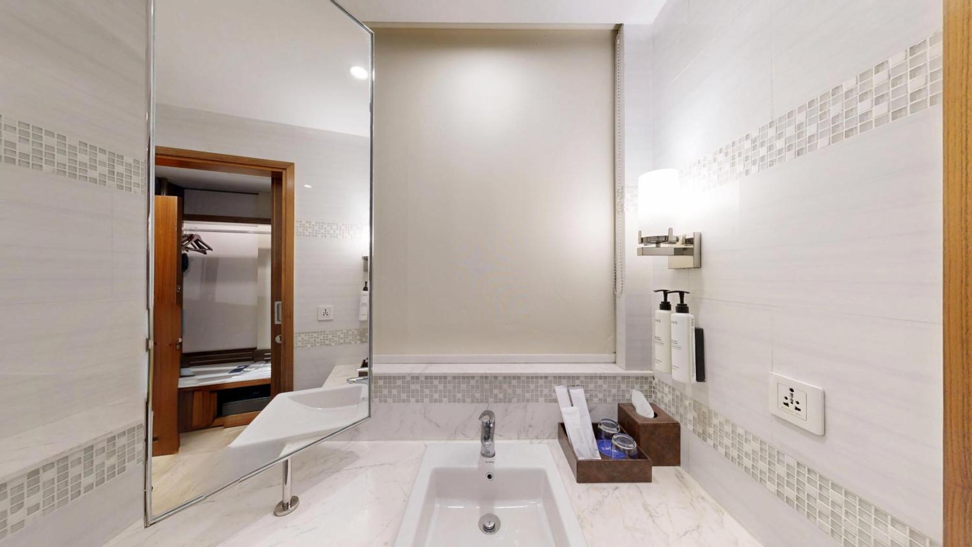 Superior Queen Room INR 1000 Hotel Credit per