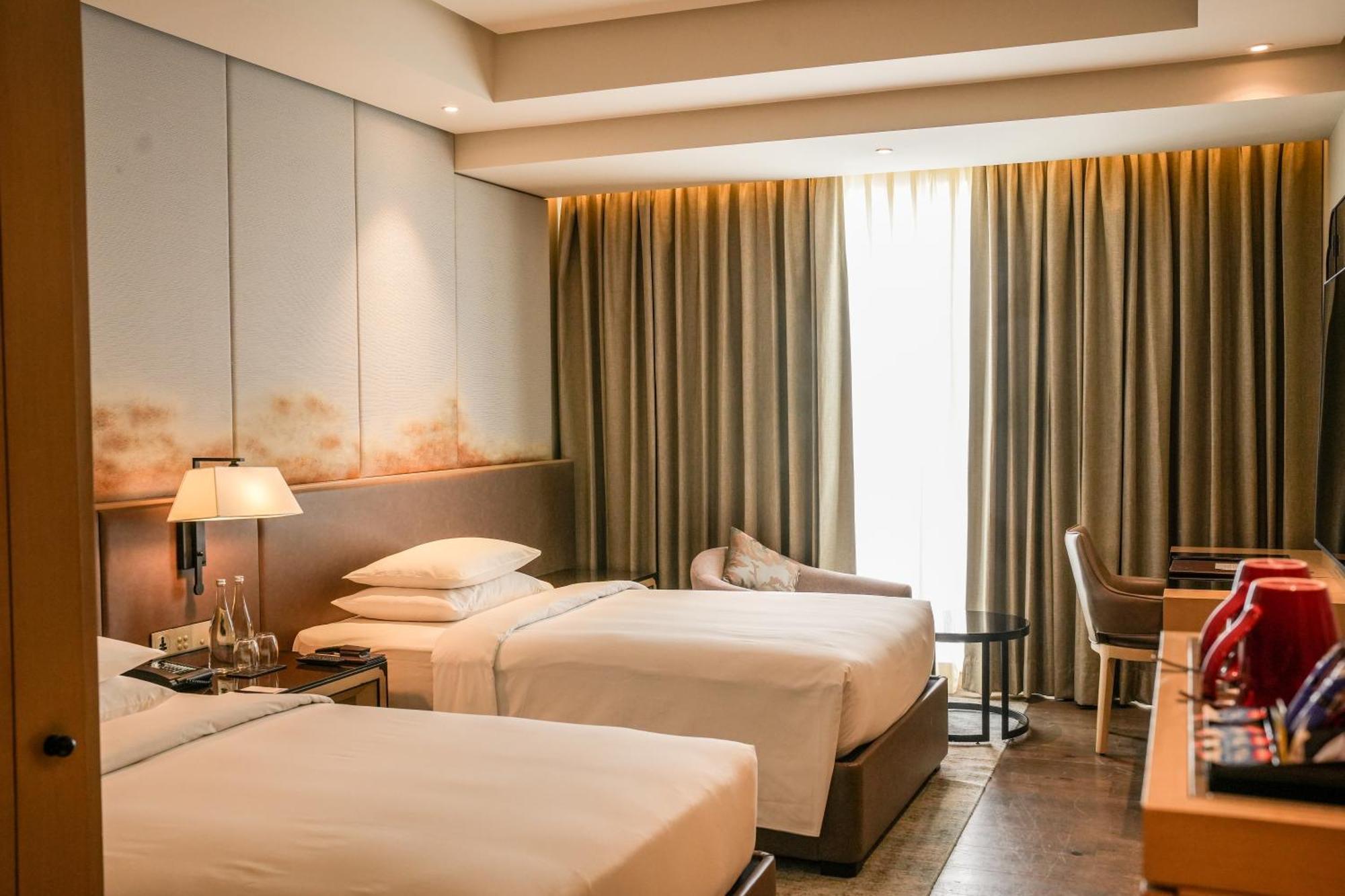 Club Twin, Club Lounge Access, Guest room, 2 Twin/Single Beds - INR 1000 F&B Credit, 1+1 on Selected Beverages (Happy Hours 17:00 -19:00 Hrs)