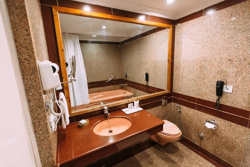 Deluxe Room - Mall road facing with Bathtub - 10% discount on spa & laundry, Complimentary Happy Hours 1+1