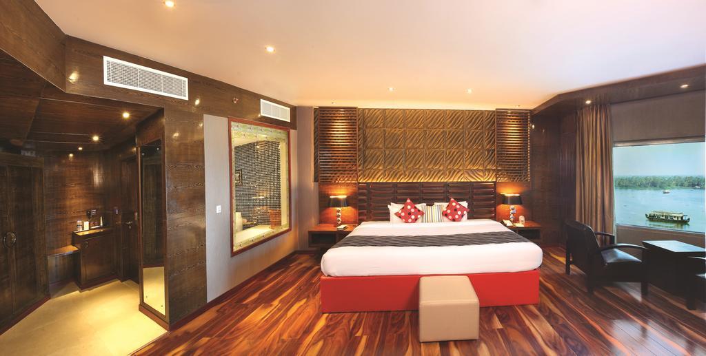 King Suite with Lake View - Non-Smoking,692031582:JPEG