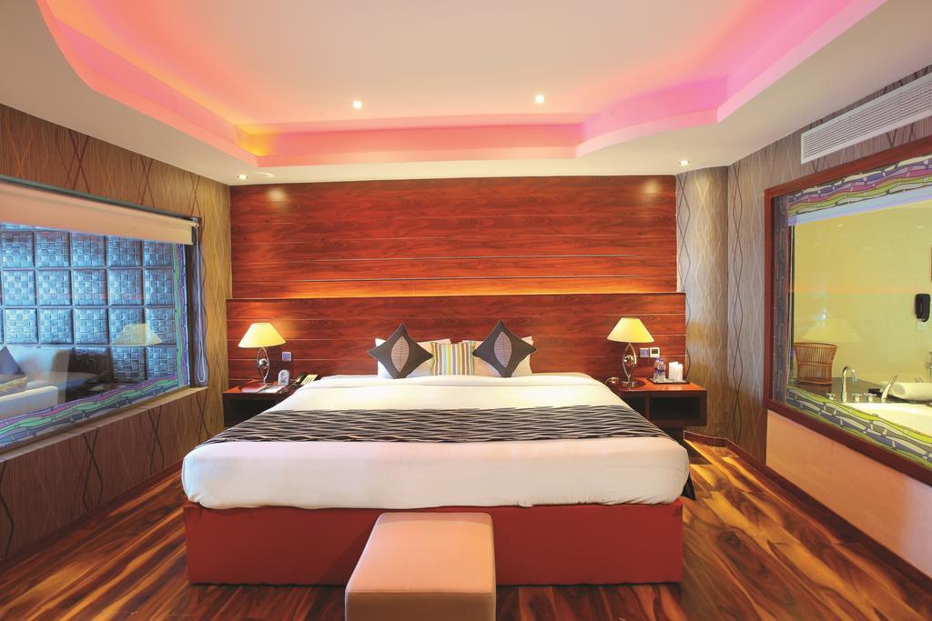 Royal King Suite with Lake View - Non-Smoking,692031681:JPEG