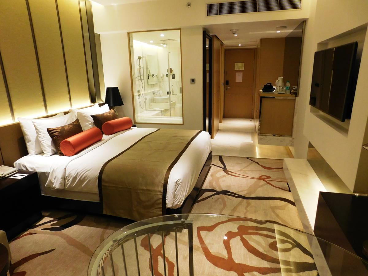 Premium King on One-way Airport Transfers Spa Food & Beverage & Laundry