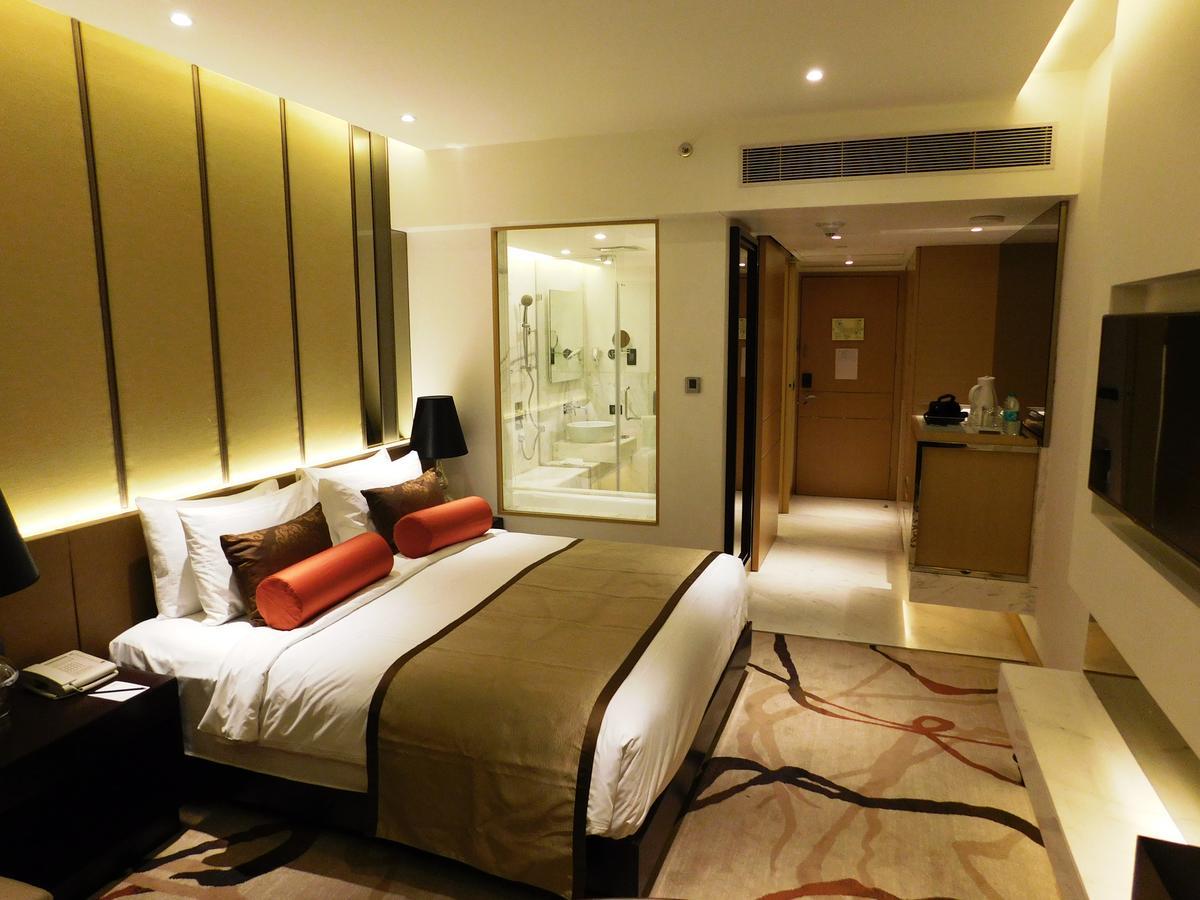 Premium King on One-way Airport Transfers Spa Food & Beverage & Laundry