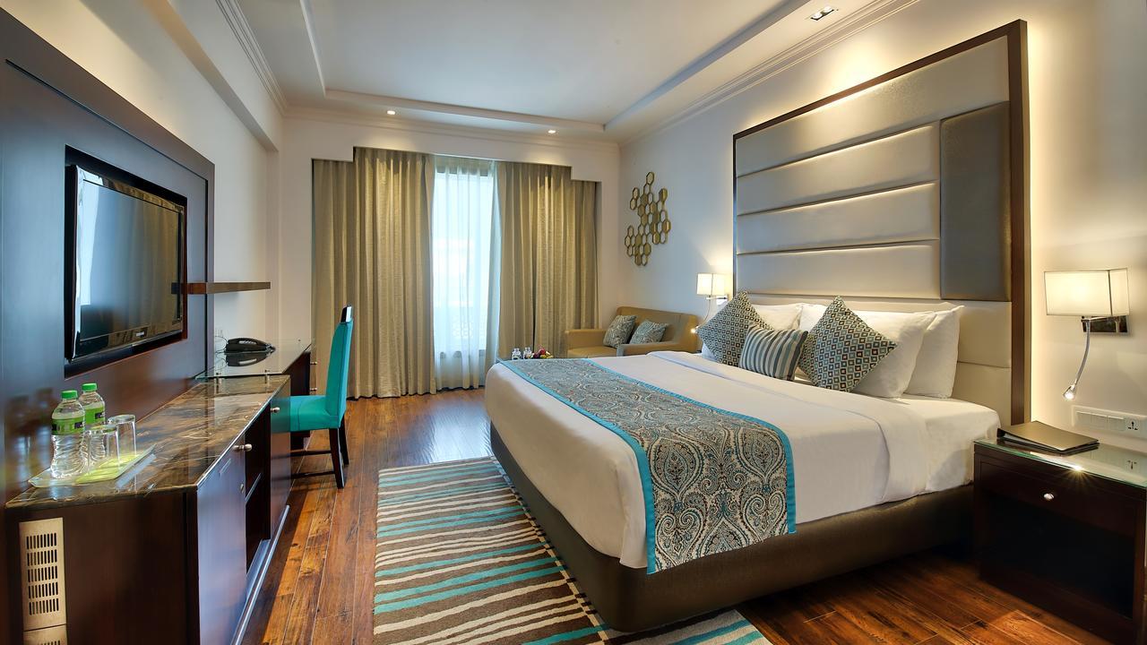 Business Double Room : (Enjoy INR 1000 credit on dinner buffet at Mosaic Restaurant, Happy Hours 1+1 offer on Alcoholic Beverages 12 PM-6 PM, Soft Beverages (Except Dragon House), 2 pints of House Beer per room once during stay,10% off Laundry and Sp,773547685:JPEG