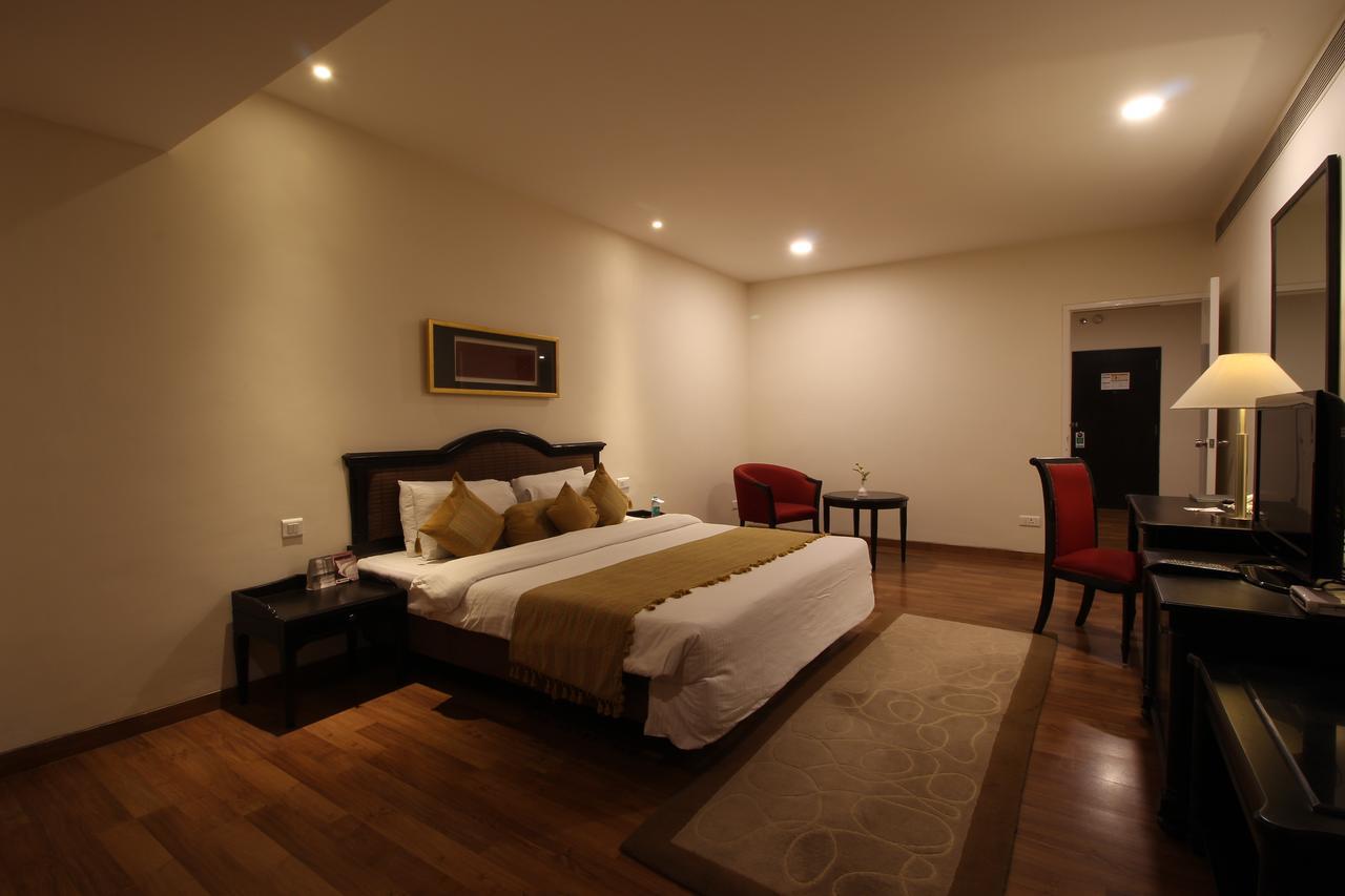 Executive Suite,643842279:JPEG