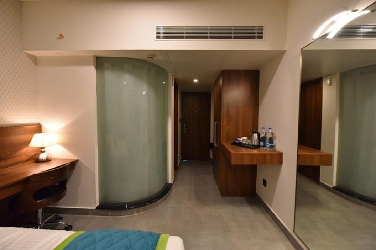 Classic Double Room Enjoy 10% off on Evening Cocktails   Early Check-In upto 2 hours (subject to availability) Early Check-In upto 2 hours (subject to availability),666990108:JPEG
