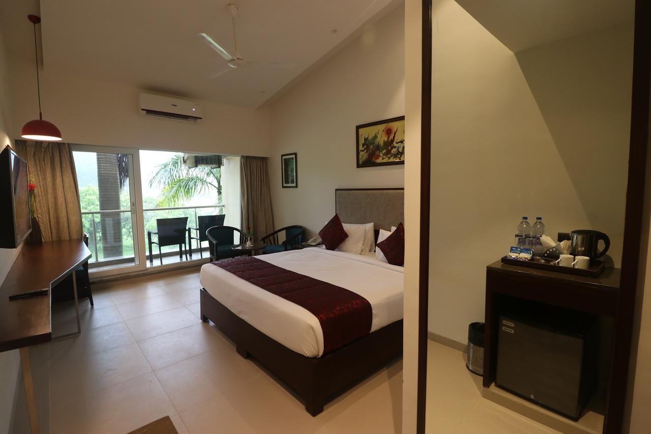 Mountain View Queen Room with Balcony,696282444:JPEG