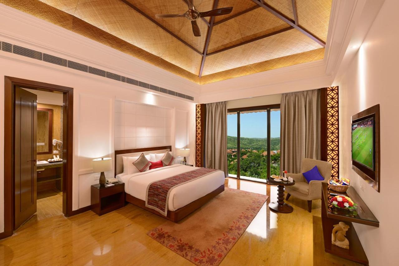 Executive Suite on Buffet on Spa Laundry Happy Hours from 11 AM to 7 PM