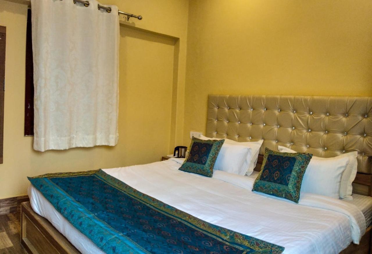 Milaap room (Darshan Assistance for Kashi Vishwanath Temple Available),744554974:JPEG