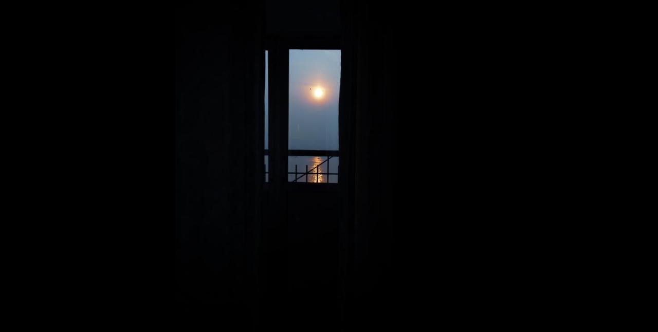 Kashi Suite with Balcony and River View (Darshan Assistance for Kashi Vishwanath Temple Available),746351771:JPEG