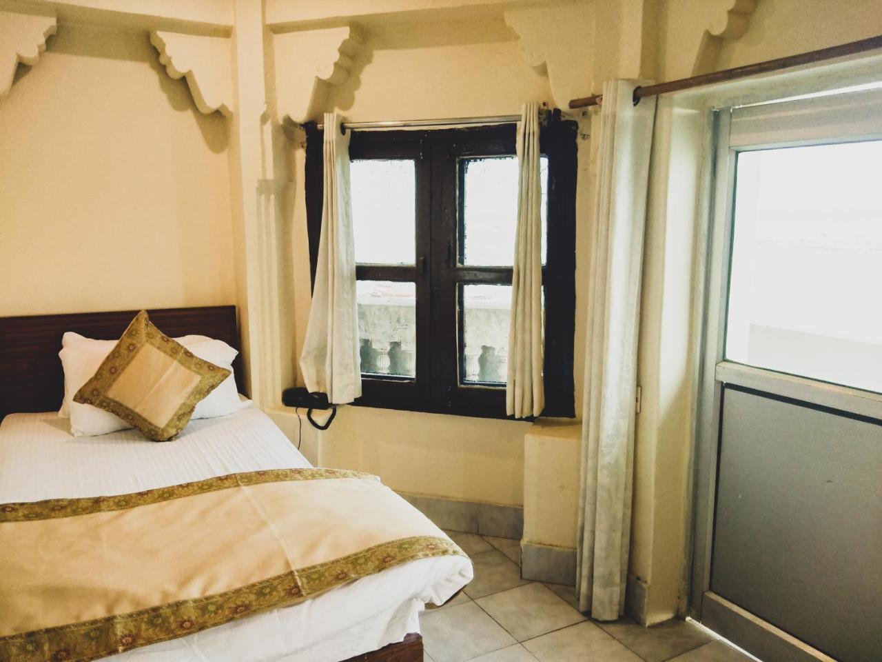 Ekaant Kashi room with Balcony and River View (Darshan Assistance for Kashi Vishwanath Temple Available),746565032:JPEG