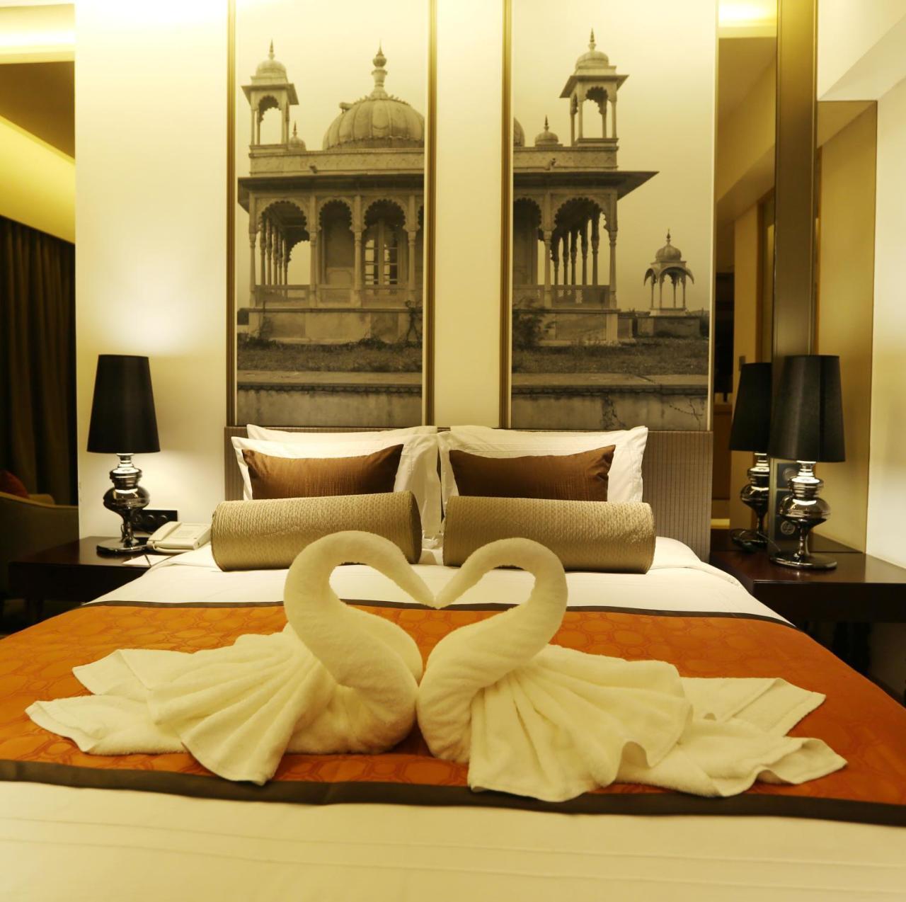 Deluxe King Room on One-way Airport Transfers Spa Food & Beverage & Laundry
