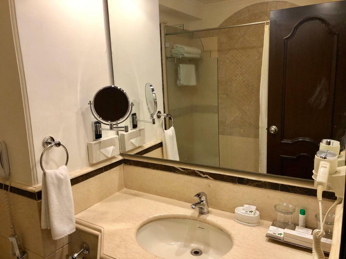 Queen Room - No View - Mobility Accessible/Non-Smoking,800091171:JPEG