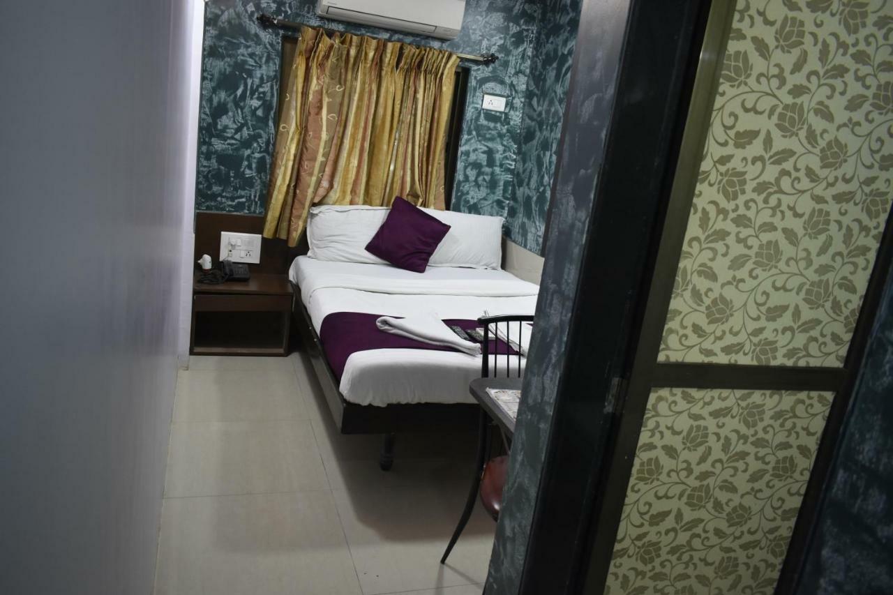 Standard Double Room,830155055:JPEG