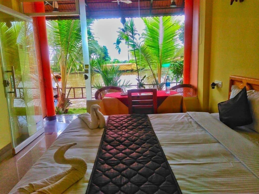 King Room with Lake View,909999265:JPEG