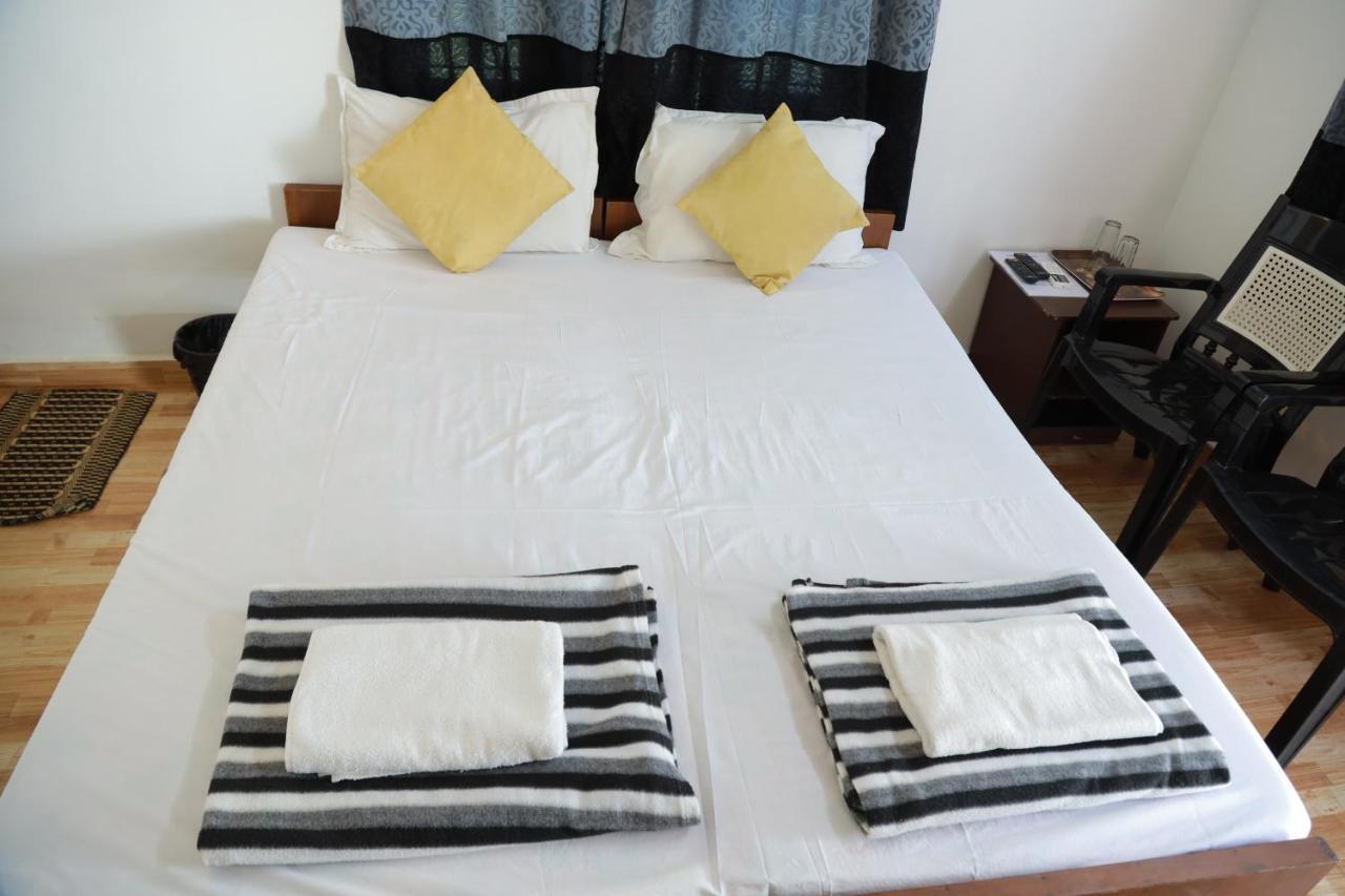 Deluxe Double Room (2 Adults + 1 Child),943041412:JPEG
