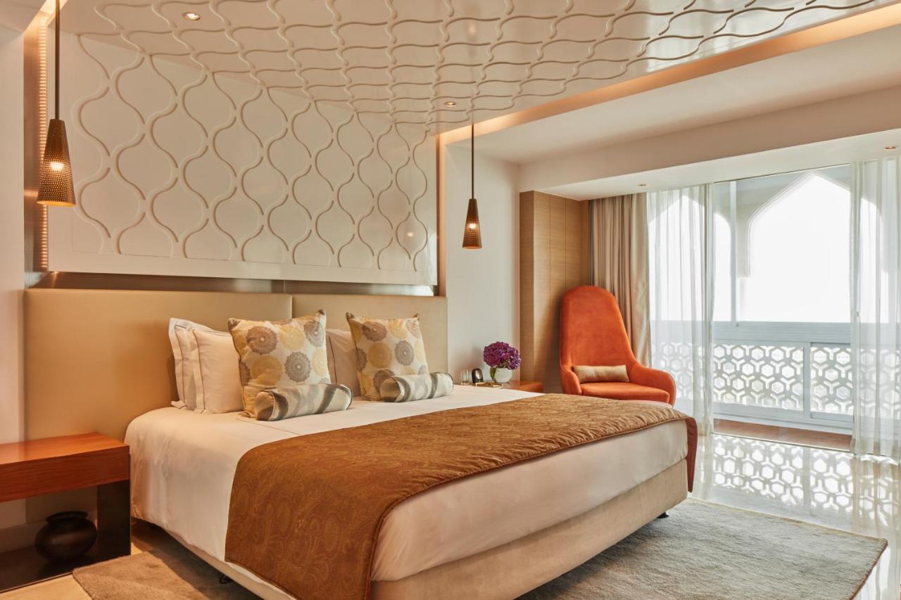 Deluxe Room City View King Bed