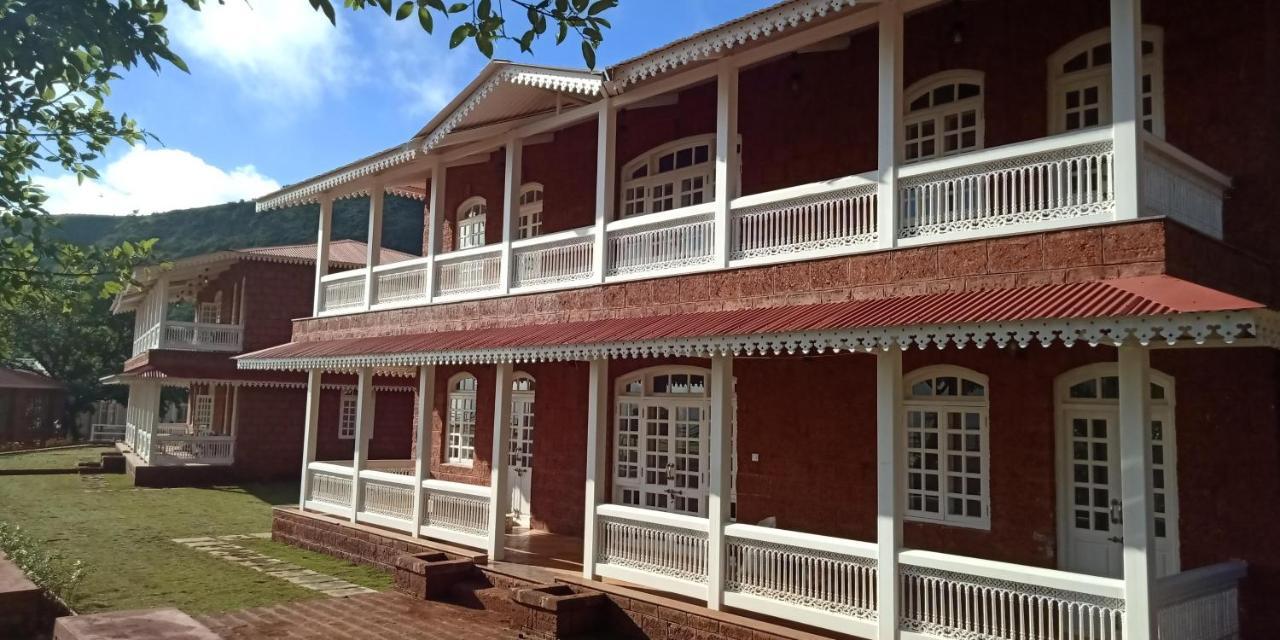 Executive Double Room with Balcony,947382385:JPEG