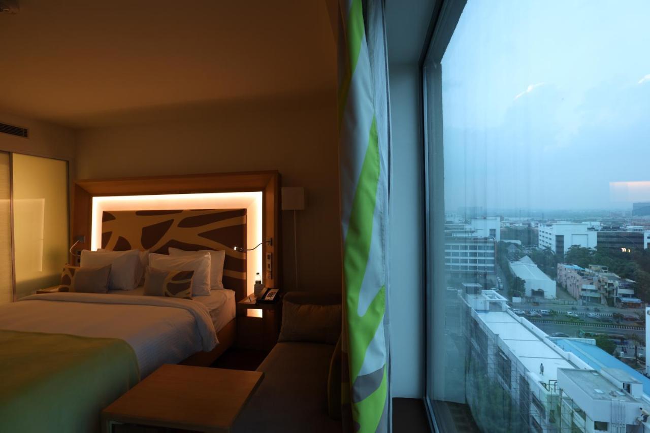 Executive Room King bed Cocktail Hours