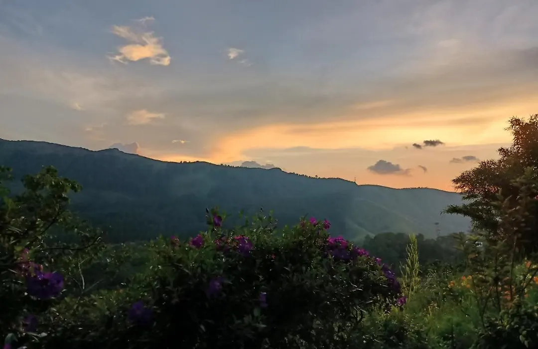 The Kissing Mountains-1