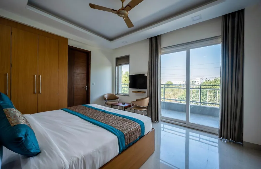 The Palms Inn I Near Medanta Medicity I Sec-38-1