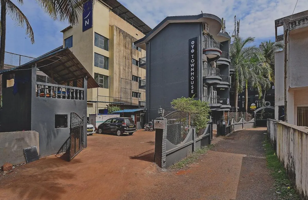 Super Oyo Townhouse 256 Silver Palm Resort Near Candolim Beach-1