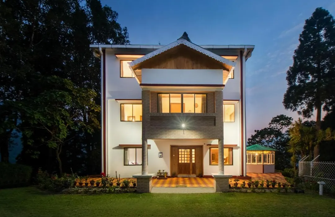 Stayvista's Tree Tops & Tea Trails: Mountain-View Villa in Tea Plantation-1