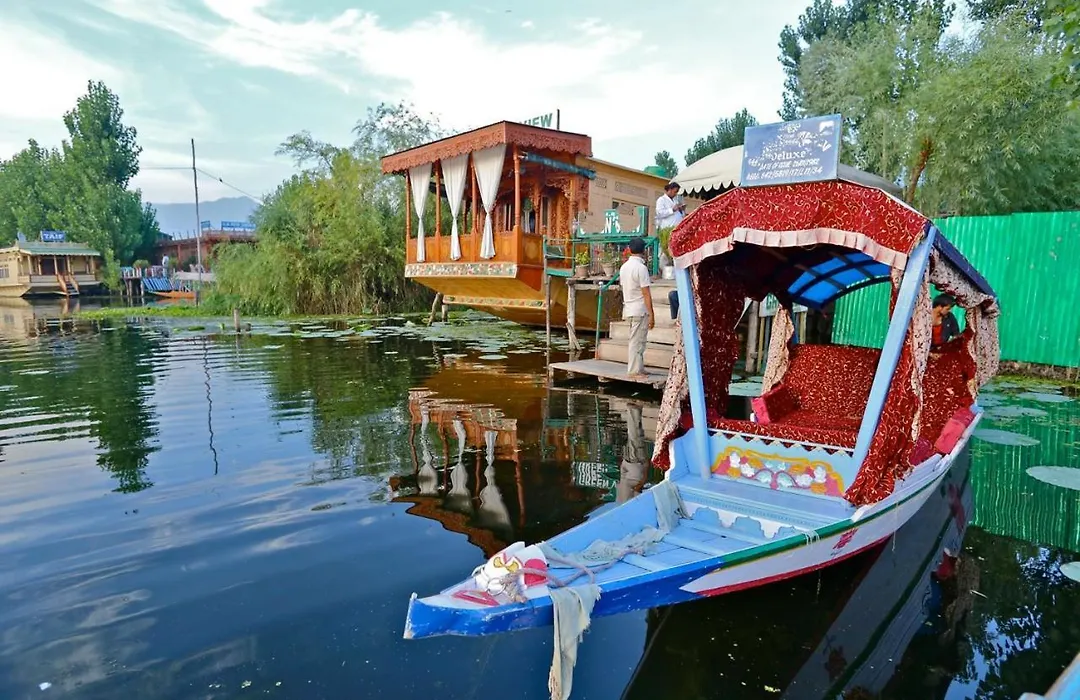 Green View Group Of Houseboats-1