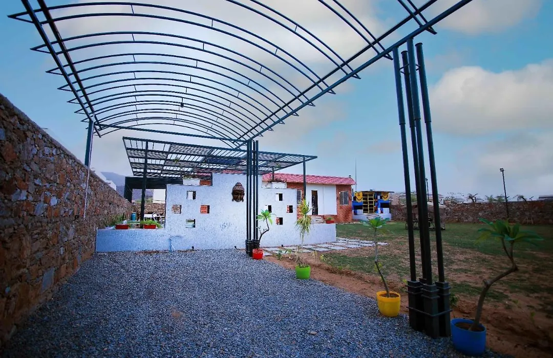 The Royal Farm-1