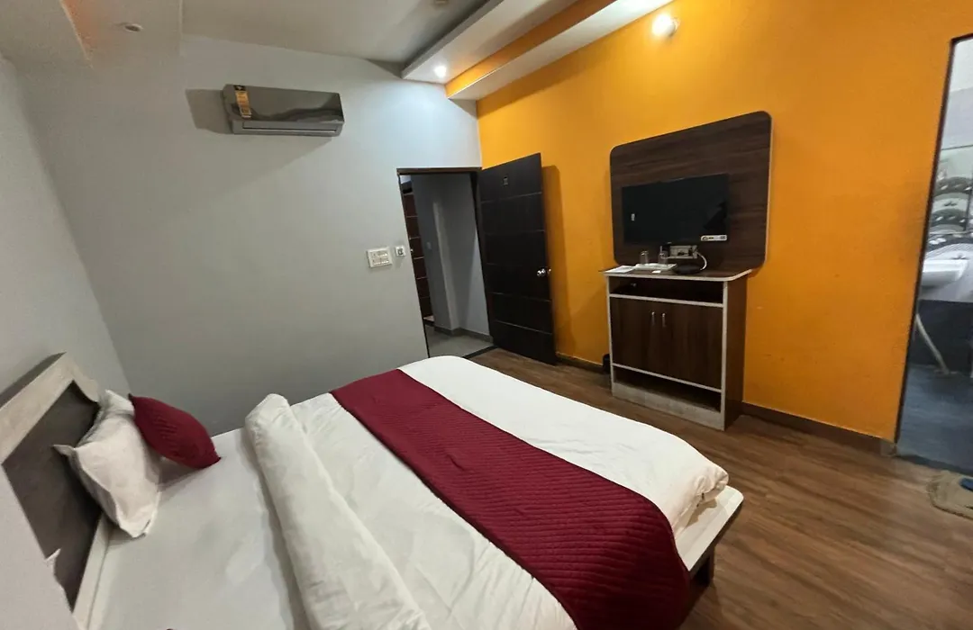 Hotel Lakhdatar Palace-1
