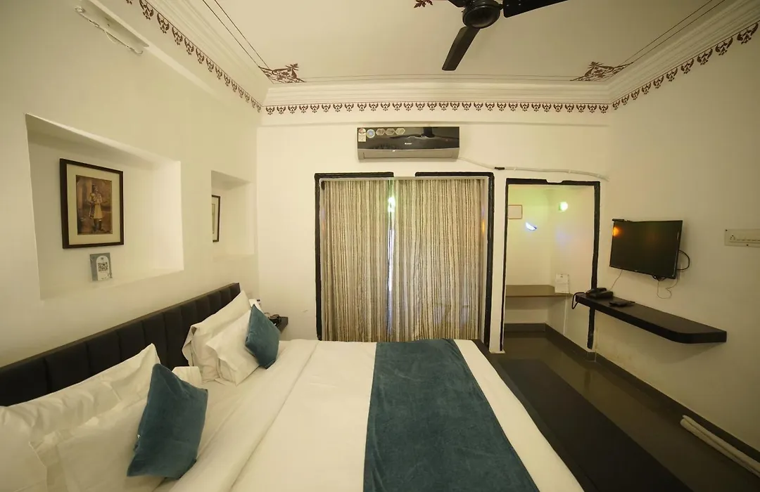 Hotel Udai Niwas By The Lake-1