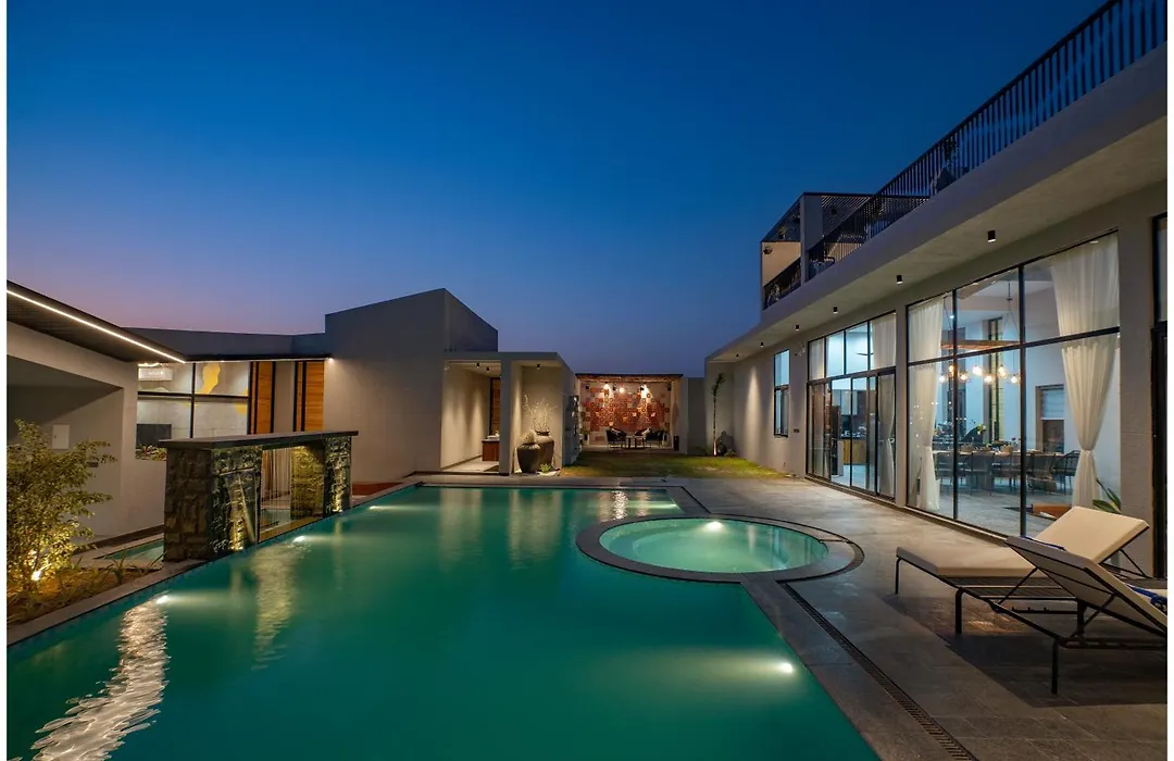 Casa Concreto- 5-Bedroom Luxury Villa With All Weather Pool-1