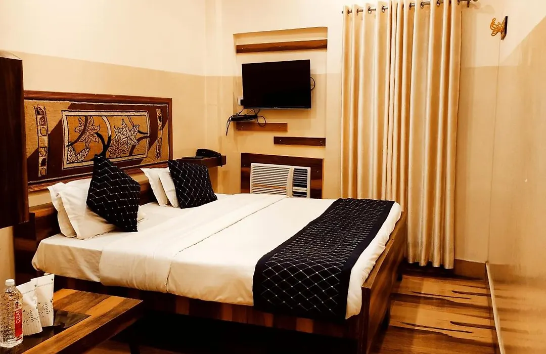 Bhagyashree Guest House 2 Km To Vishwanath Temple, Ganga Ghat Parking Available-1