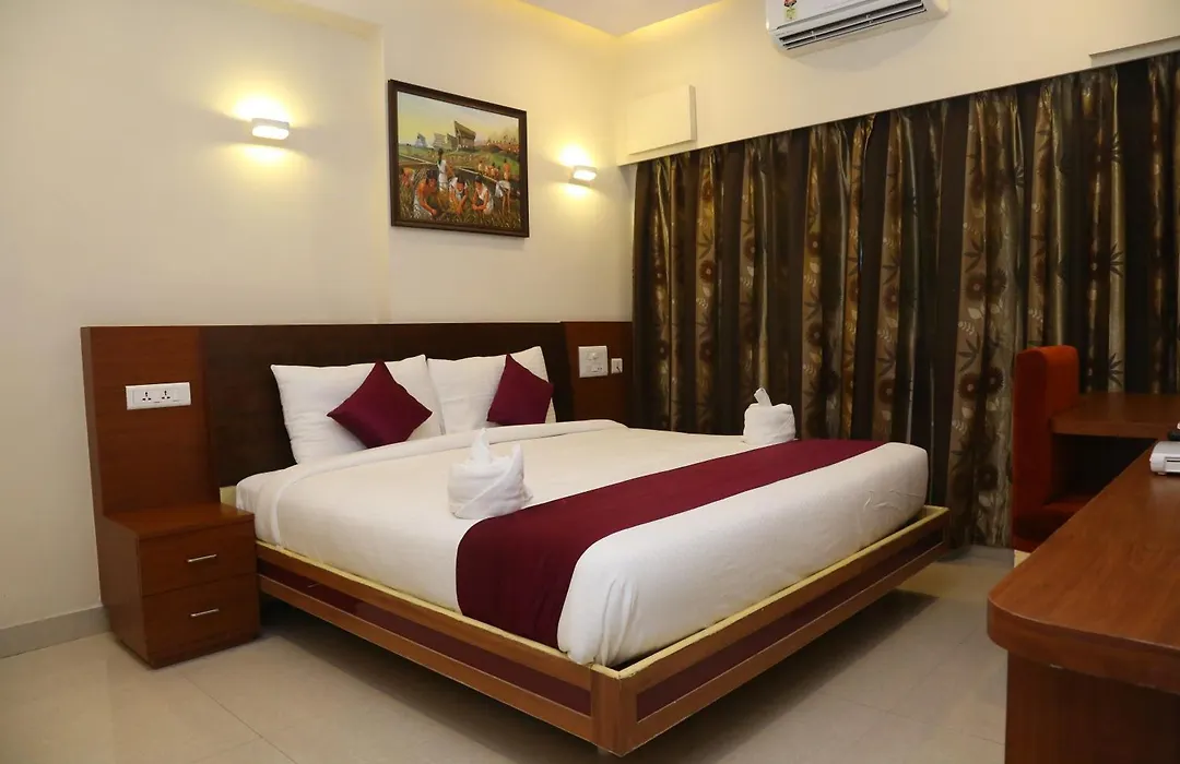Hotel Skml Grand-1