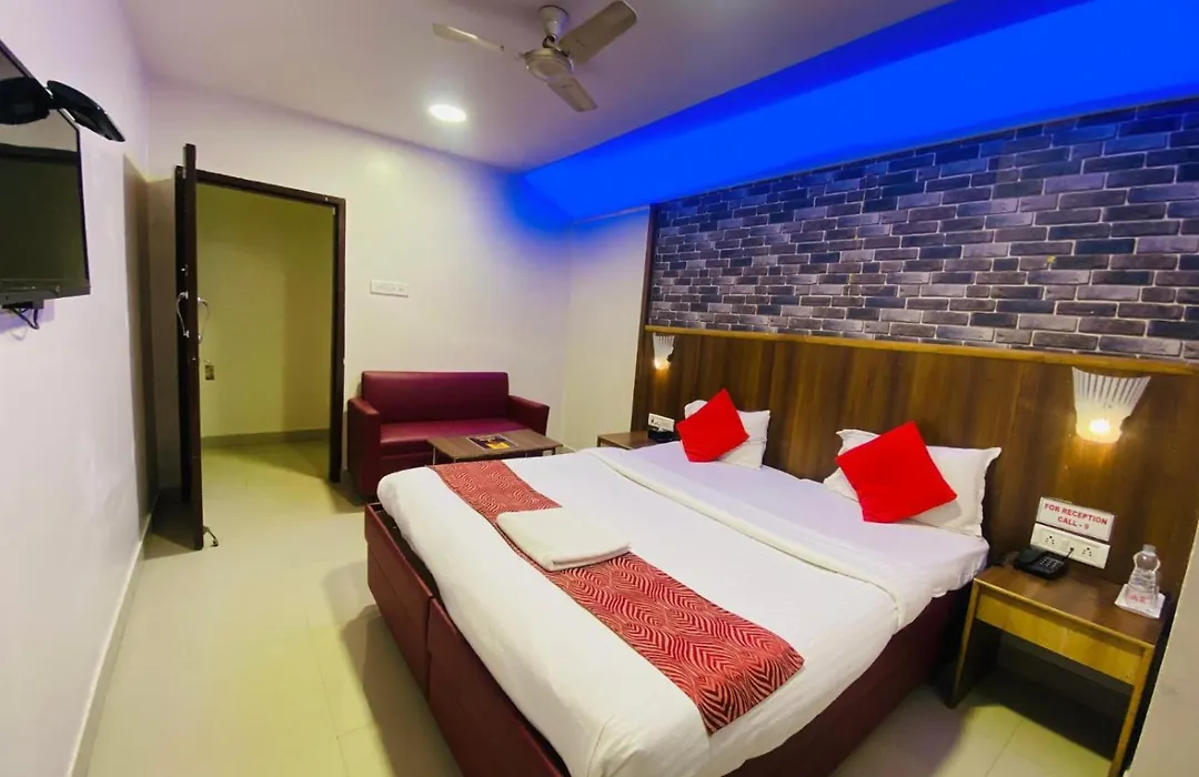 Hotel Vashi Inn-1