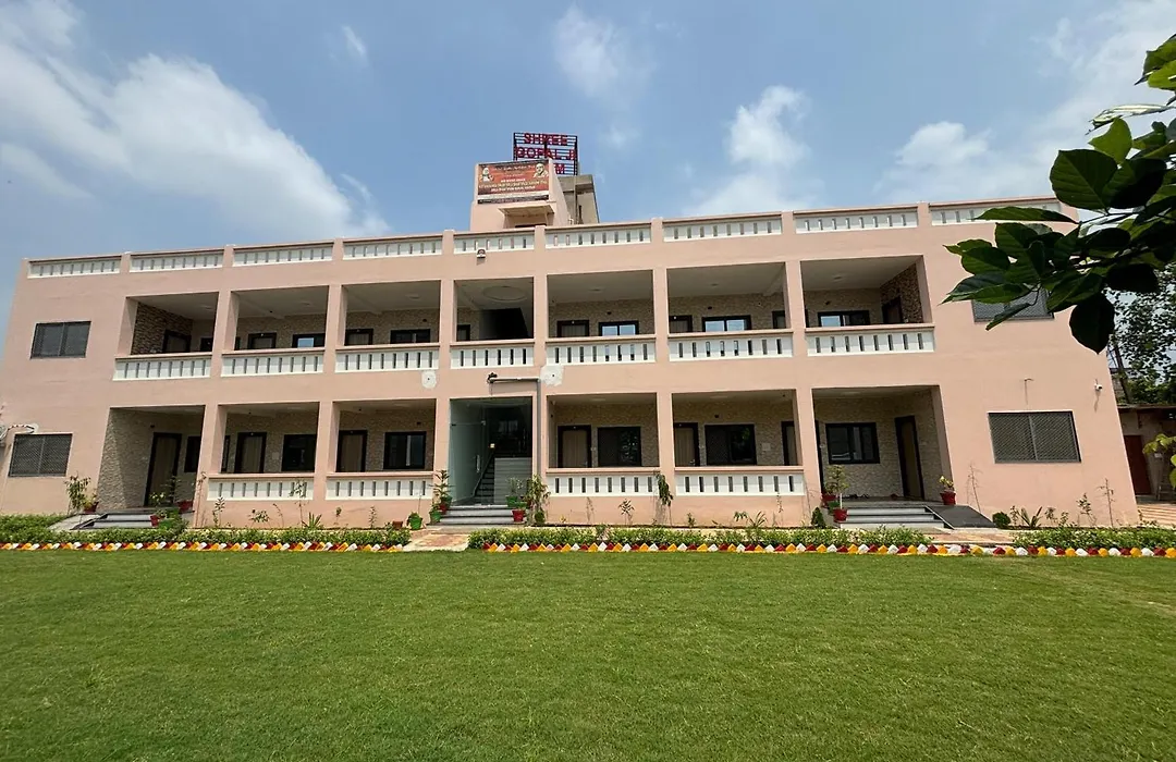 Srila Bhaktipad Nikunj Ashram-1