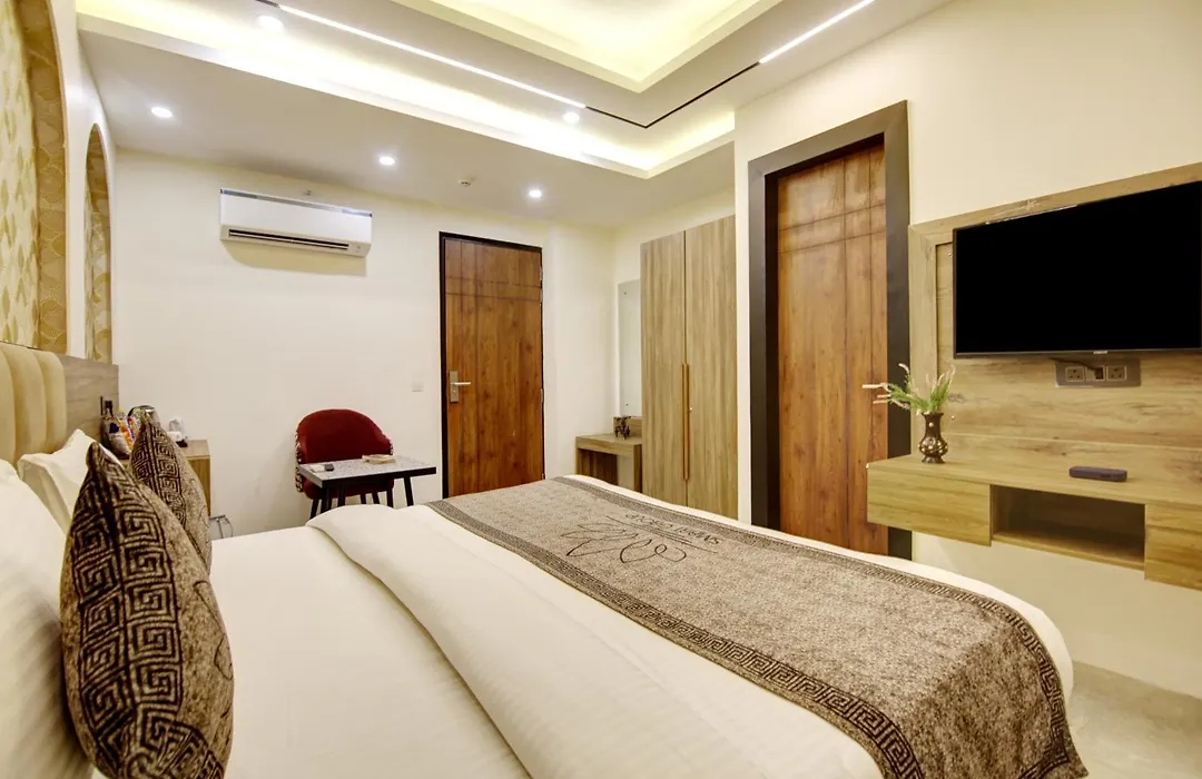 Hotel Armani-Modern Rooms-1