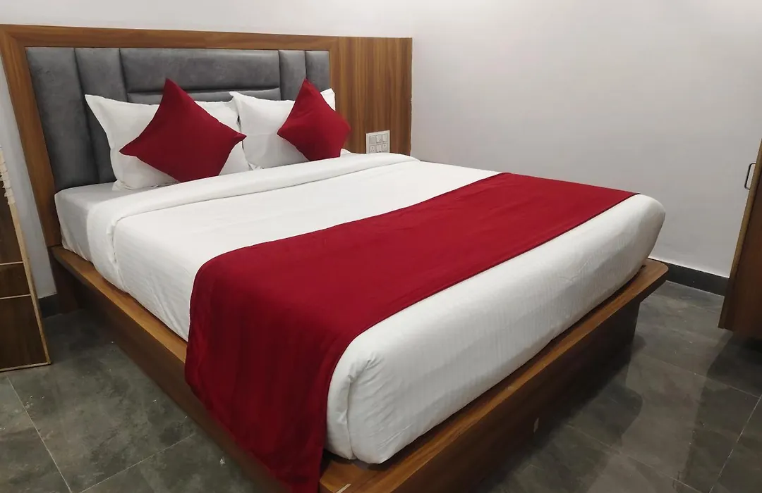 Hotel Maruti R-1