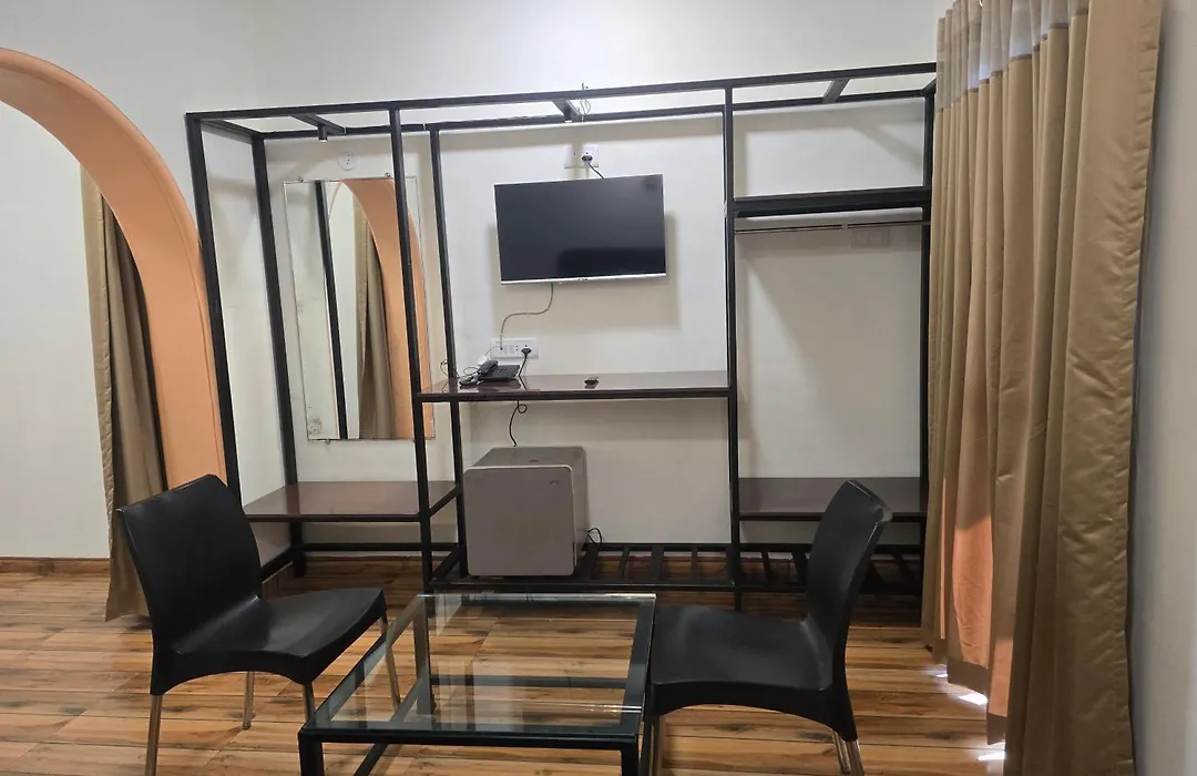 Hotel Vyankatesh & Pure Veg Restaurant-1