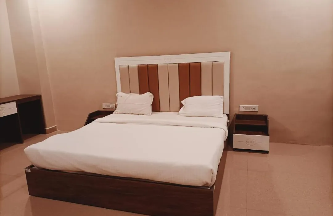 Hotel Emperor Paradise-1
