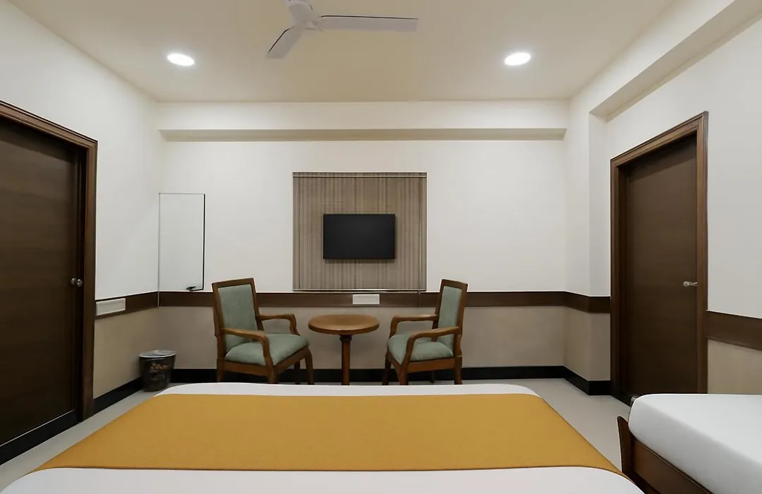 Col'S Hotel Uphaar Tirth-1