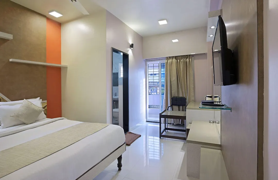 Mannars Deluxe Lodge-1