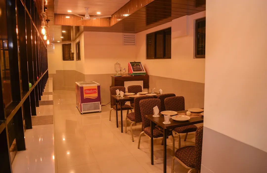 Oyo 75839 Hotel Rex Plaza-1